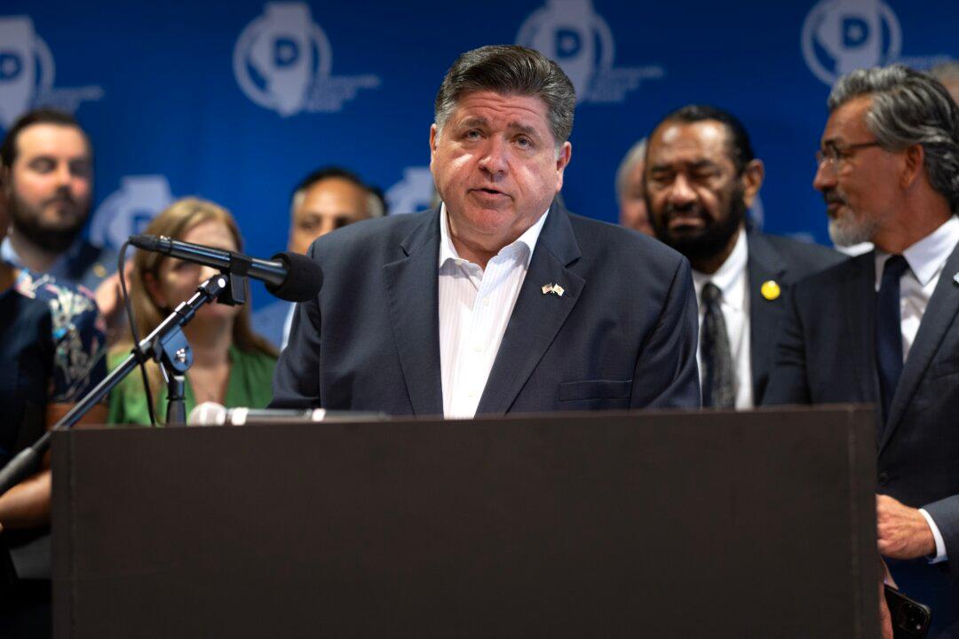 Illinois Governor Says DHS Seeking to Deploy 100 Troops to State