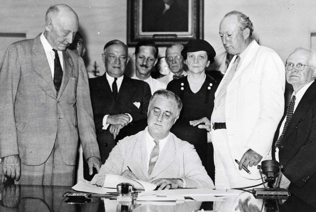 The Great Depression, New Deals, and the Birth of Social Security thumbnail