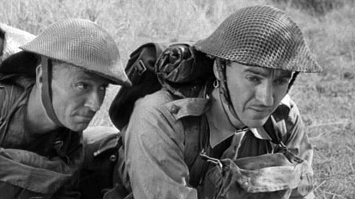 Sgt. Ned Fletcher (William Hartnell, L) and Lt. Jim Perry (David Niven), in “The Way Ahead.” (Two Cities Films)