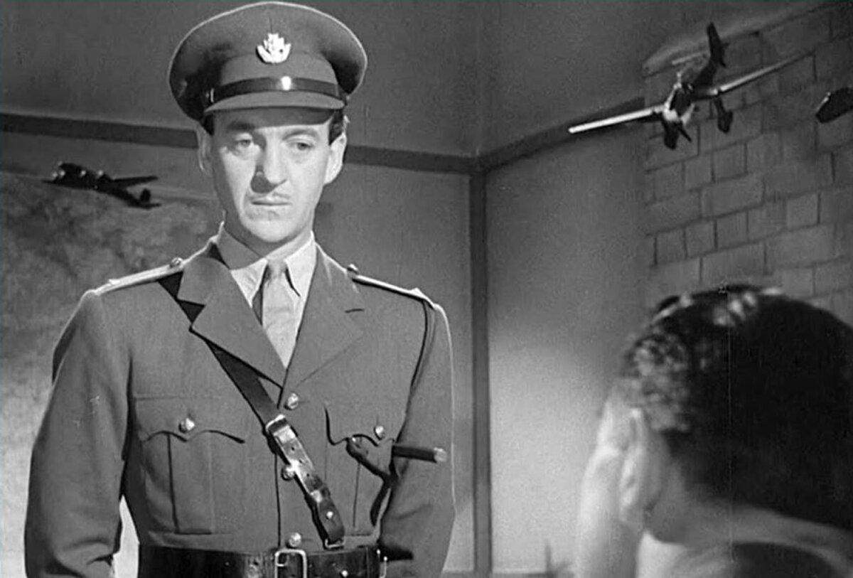 Lt. Jim Perry (David Niven), in “The Way Ahead.” (Two Cities Films)