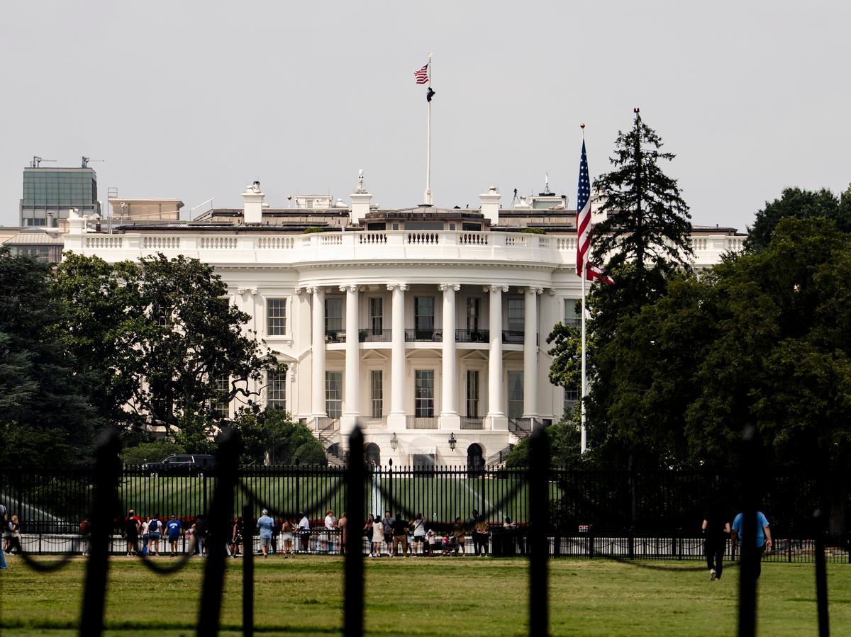 White House Pauses Public Tours Amid Ballroom Construction
