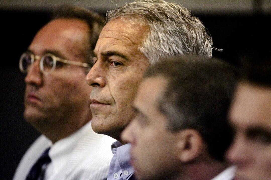 DOJ Moves to Unseal Exhibits From Epstein, Maxwell Grand Jury Investigations