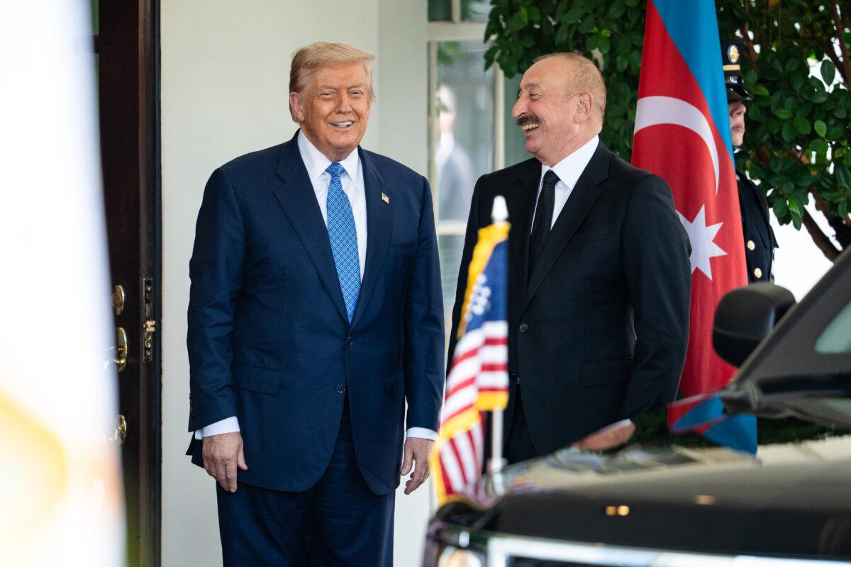 U.S. President Donald Trump greets Azerbaijani President Ilham Aliyev at the White House on Aug. 8, 2025. (Madalina Kilroy/The Epoch Times)