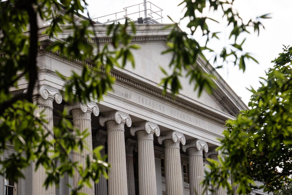 Treasury Sanctions International Drug Network Tied to Sinaloa Cartel | USNN World News The U.S. Department of the Treasury in Washington on Aug. 8, 2025. (Madalina Kilroy/The Epoch Times)