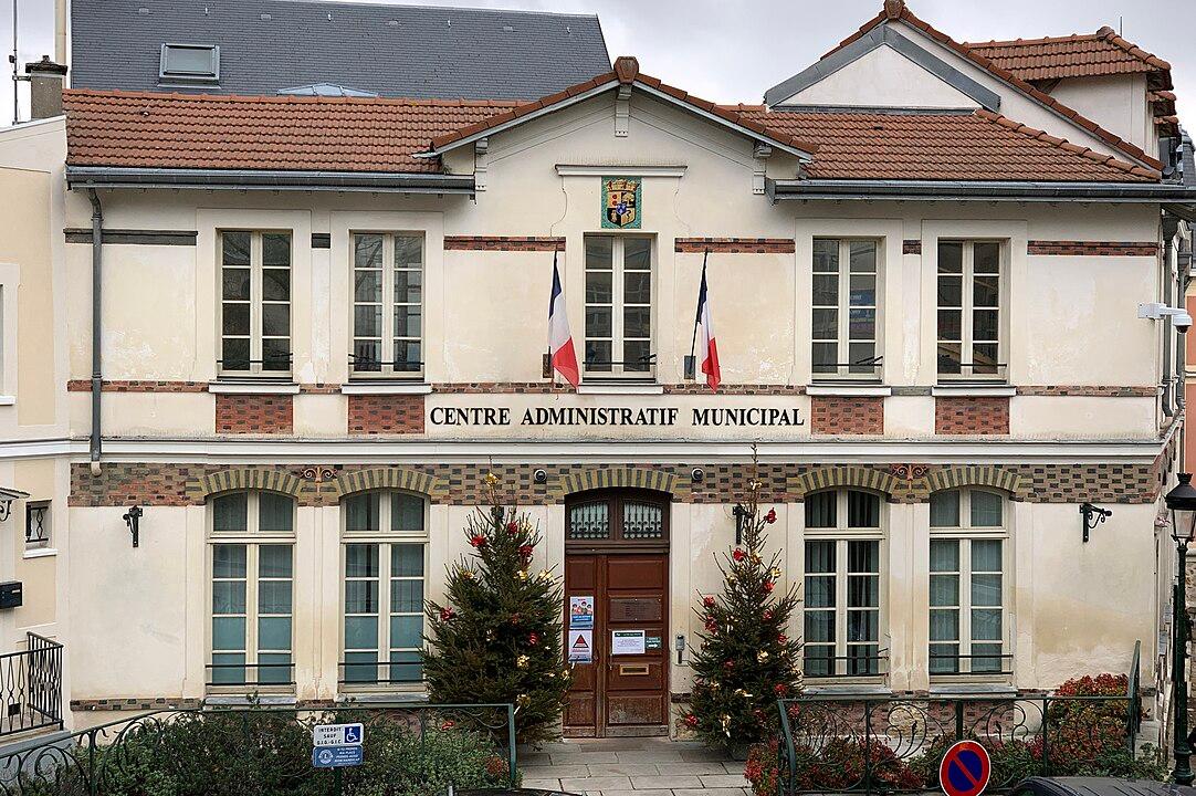 The municipal administrative center of Le Plessis-Robinson. (<a href="https://commons.wikimedia.org/wiki/User:Chabe01">Chabe01</a>/<a href="https://creativecommons.org/licenses/by-sa/4.0/deed.en">CC BY-SA 4.0</a>)