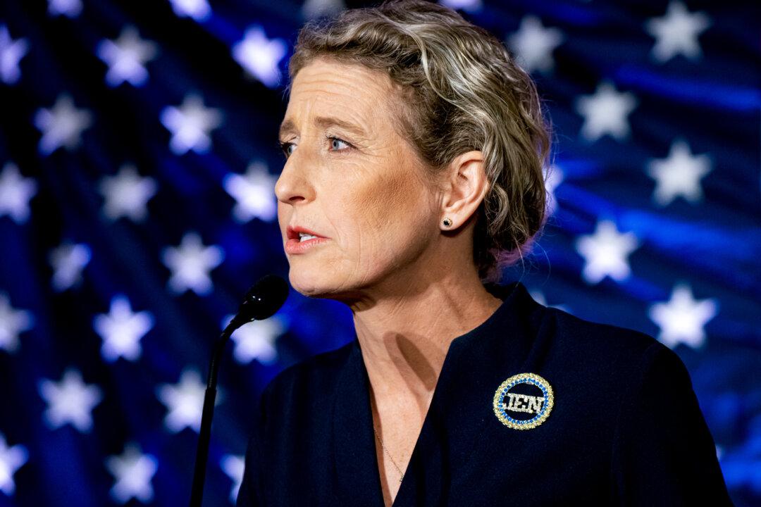 Bipartisan House Members Push for Extension of Obamacare Enhanced Tax Credits