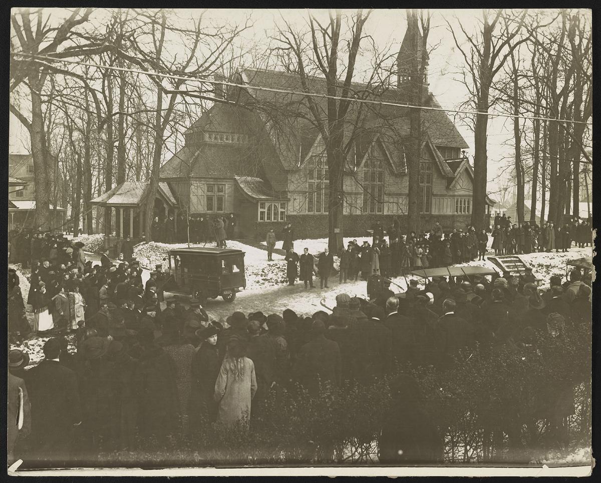 Theodore Roosevelt's funeral at Christ Episcopal Church in Oyster Bay, New York, 1919. Library of Congress. (Public Domain)