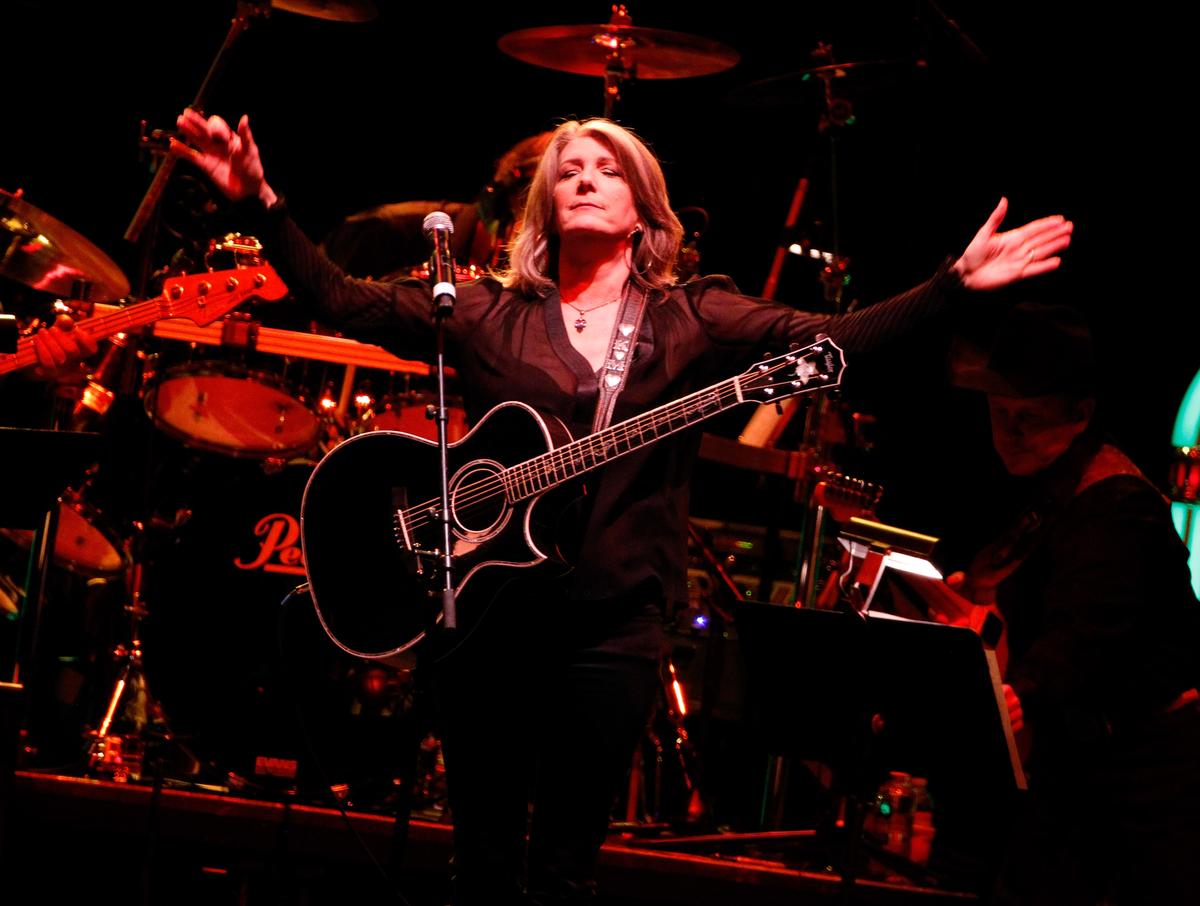 Grammy-Winning Country Singer Kathy Mattea Invited to Become Member of Grand Ole Opry