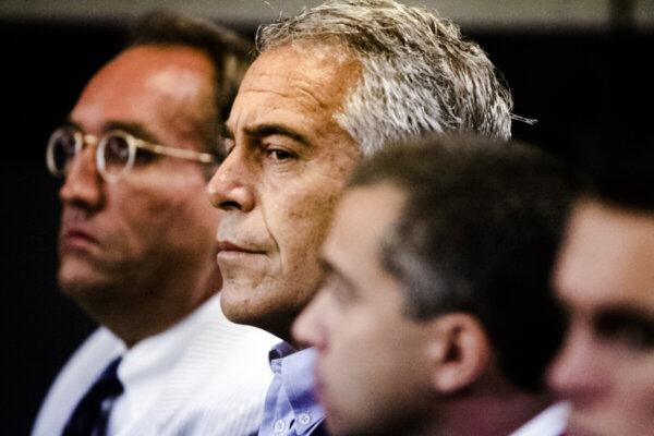 Jeffrey Epstein appears in court in West Palm Beach, Fla., on July 30, 2008. (Uma Sanghvi/Palm Beach Post via AP)
