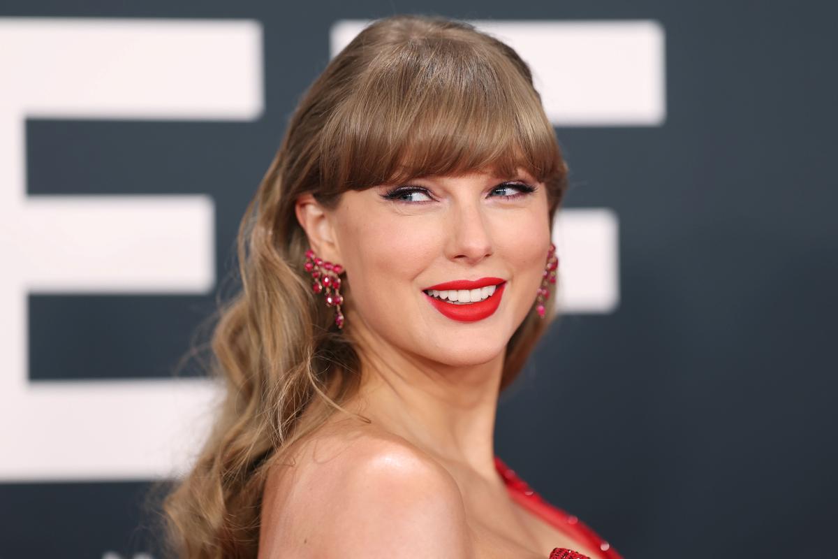 Las Vegas Performer Files Trademark Lawsuit Against Taylor Swift Over ‘Showgirl’ Album