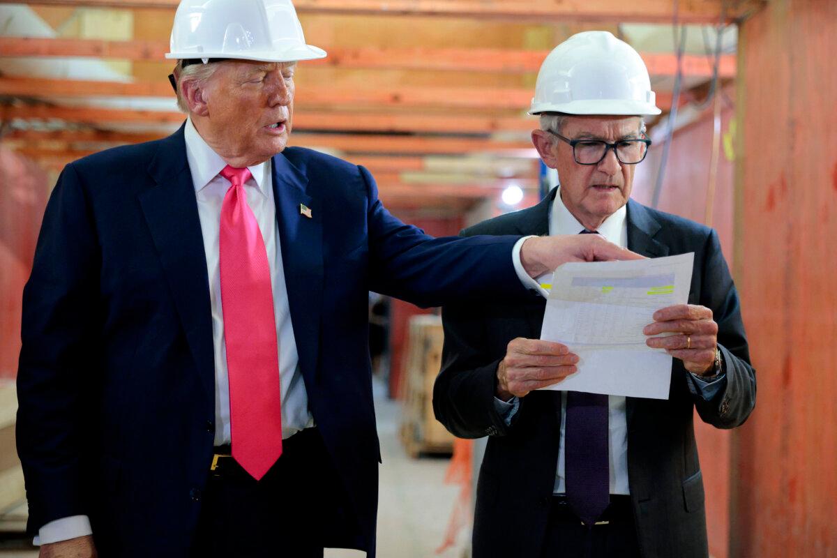Wall Street Pares Interest Rate Cut Expectations Ahead of Powell’s Jackson Hole Speech 2 President Donald Trump and Federal Reserve Chair Jerome Powell tour the Federal Reserve’s $2.5 billion headquarters renovation project in Washington on July 24, 2025. (Chip Somodevilla/Getty Images)