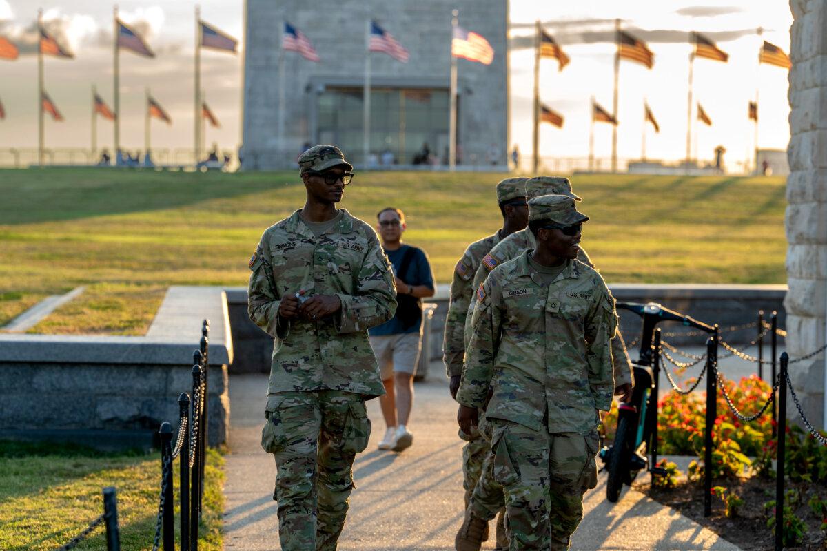 Trump Pushes for Extended DC Police Control Beyond 30-Day Limit 1 image?url=https%3A%2F%2Fimg.theepochtimes.com%2Fassets%2Fuploads%2F2025%2F08%2F13%2Fid5900629 national guard GettyImages 2229091472