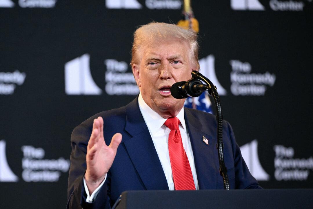 Trump Signs Order to Refill Strategic Reserves of Pharmaceutical Ingredients