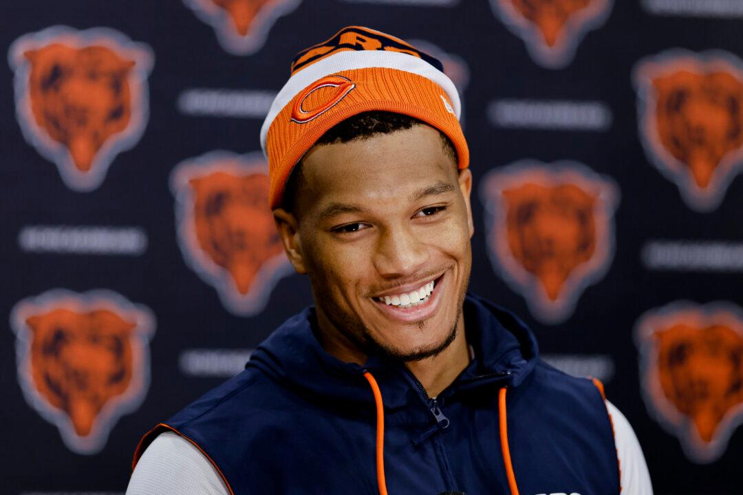 Bears’ D.J. Moore on Added Responsibility of Taking Snaps in Backfield: ‘They Pay Me the Big Bucks to Do It’