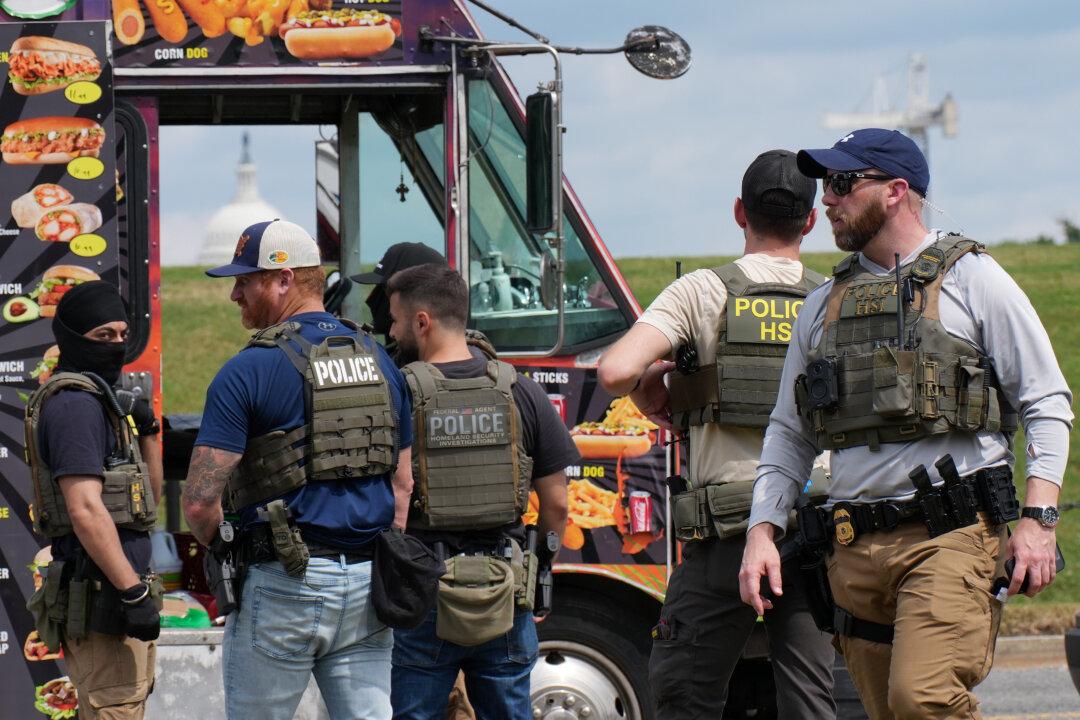 Federal Agents, Troops to Start 24/7 Patrol in Washington: White House