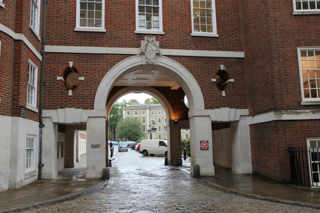 Archway of the Inner Temple, London. (Public Domain)