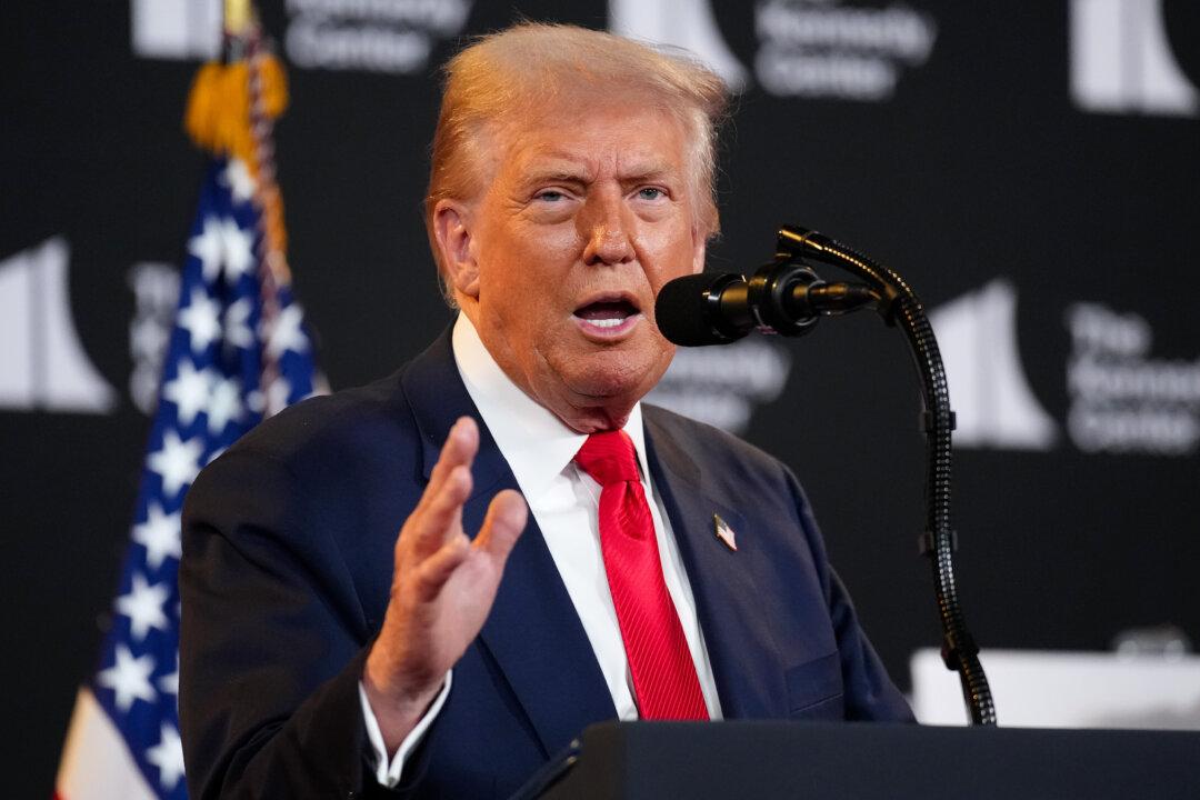 Trump Announces Federal Crime Crackdown Will Target Chicago Next After DC