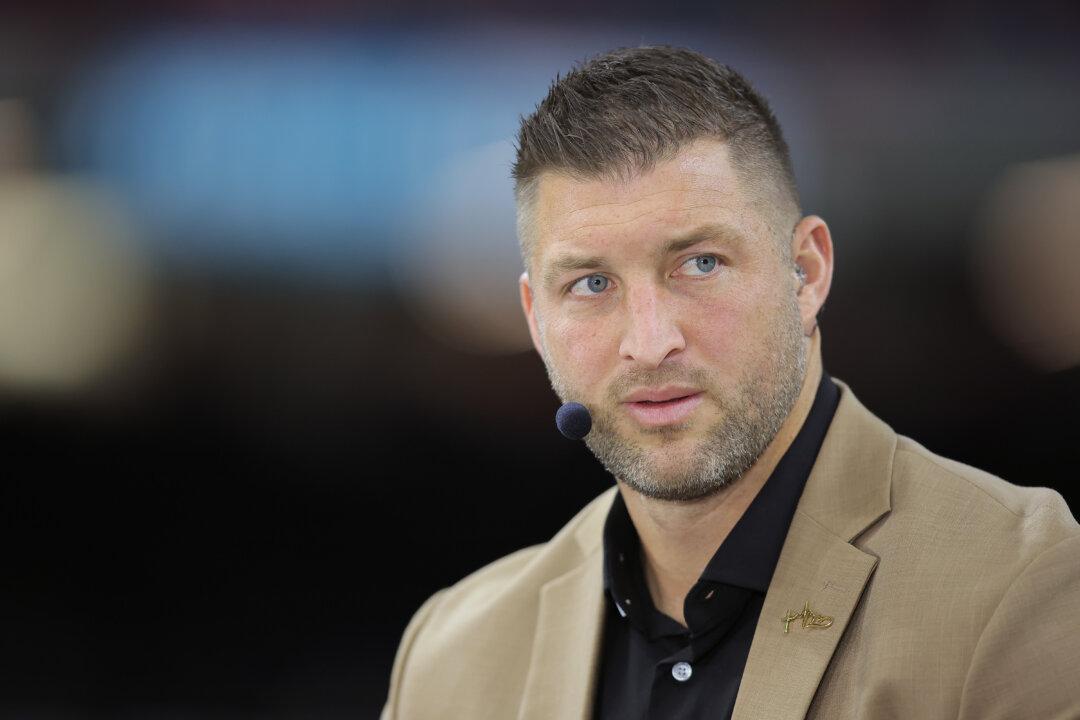 Tim Tebow, Randy Moss, Deion Sanders Picked for AP All-American All-Time Team