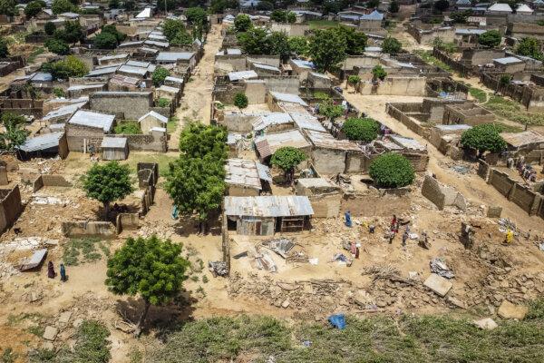 Day in Photos: Flood in Nigeria, Air Canada Strike, and Anniversary of Victory in the Pacific