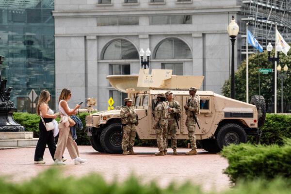 America in Photos: National Guard in Washington, Trump Meets Putin, and Hurricane Erin Monitored