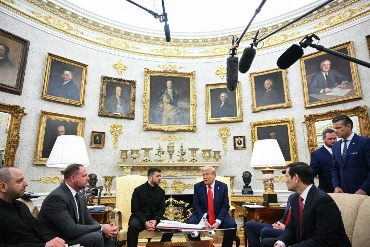 Ukrainian President Volodymyr Zelensky and President Donald Trump participate in a meeting in the Oval Office of the White House on Aug. 18, 2025. (Mandel Ngan/AFP via Getty Images)