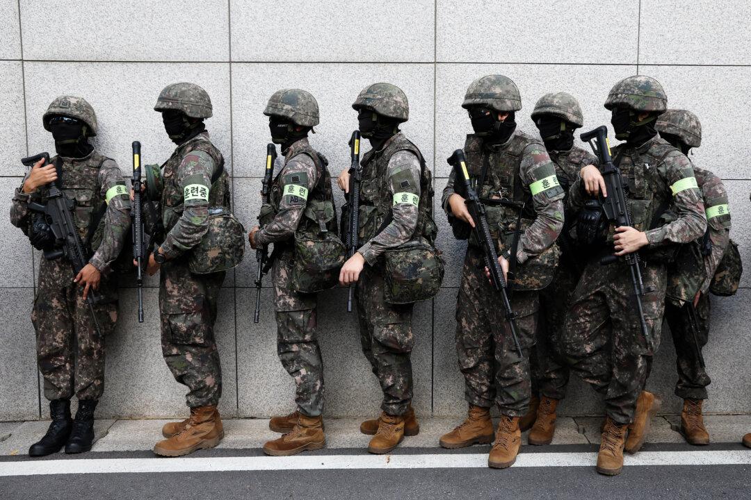 Day in Photos: Anti-Terror Exercise In South Korea, Barge on Fire, and Annual Weigh-In at London Zoo