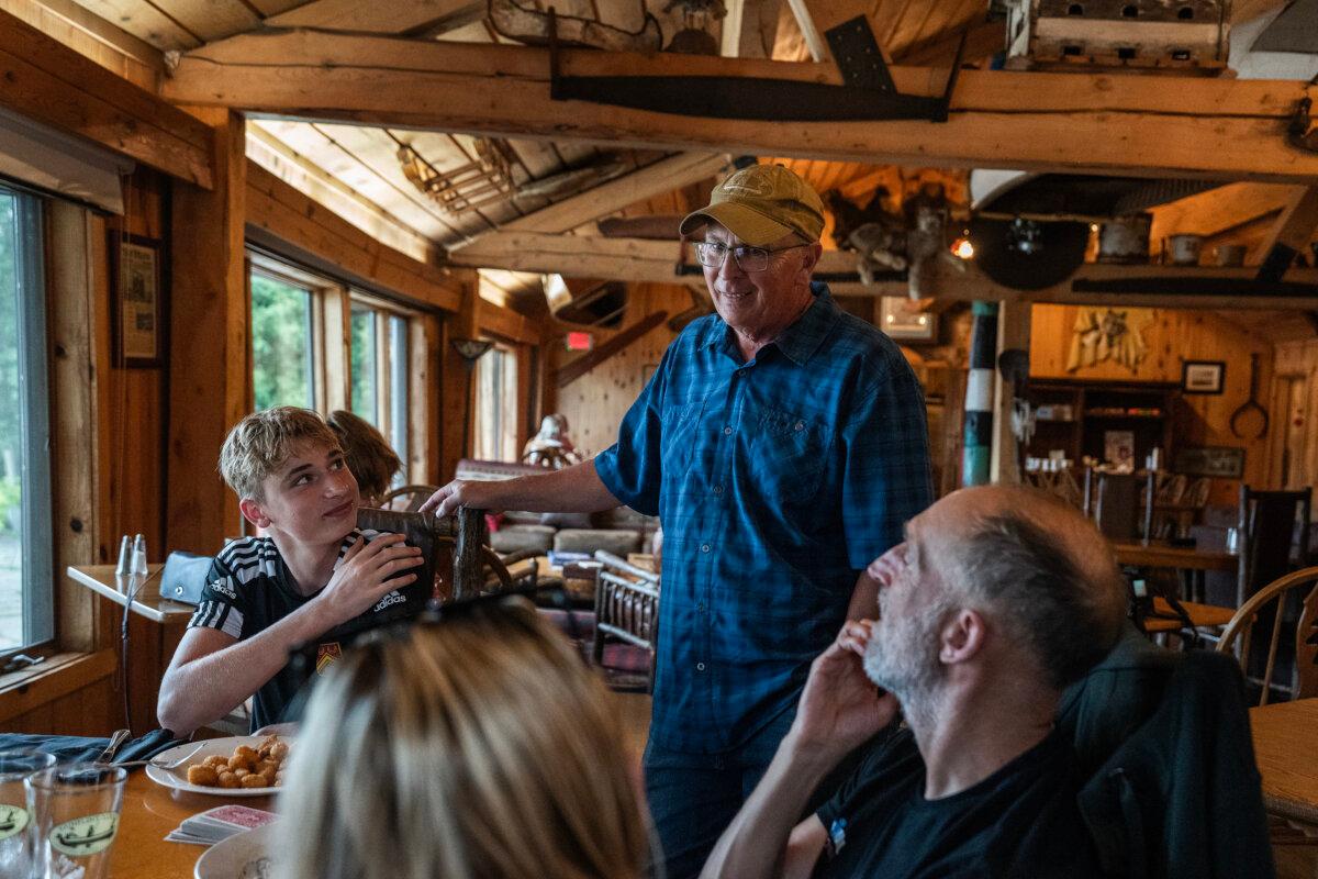Owner John Fredrikson chats with the Appleby family at dinner in Grand Marais, Minn., on July 28, 2025. (Richard Tsong-Taatarii/The Minnesota Star Tribune/TNS)