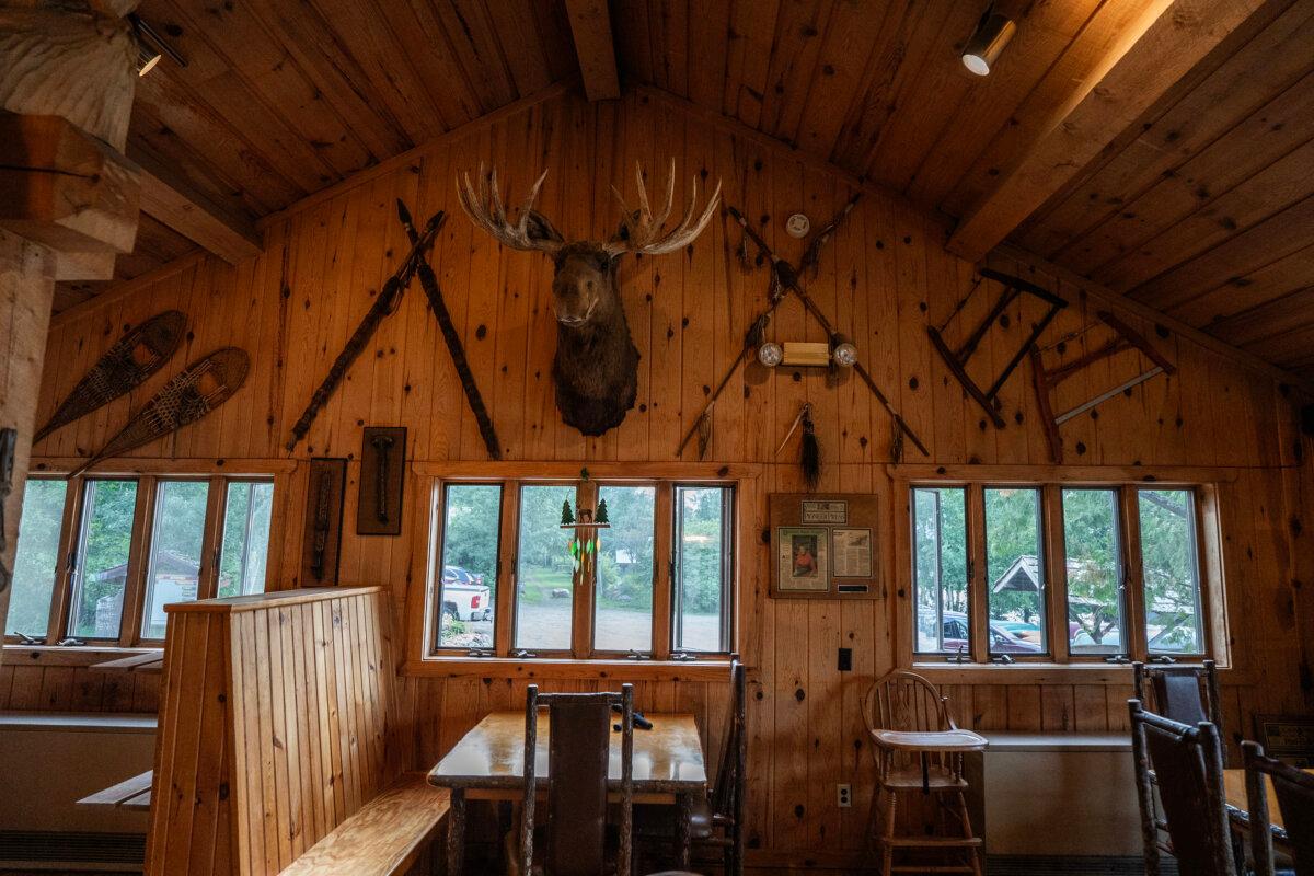 The dining room at the Gunflint Lodge. (Richard Tsong-Taatarii/The Minnesota Star Tribune/TNS)