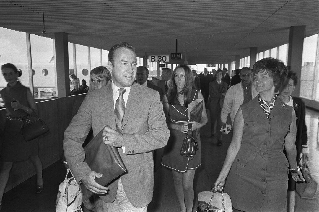 Houston, ‘We’ve Had a Problem’: Jim Lovell and Apollo 13