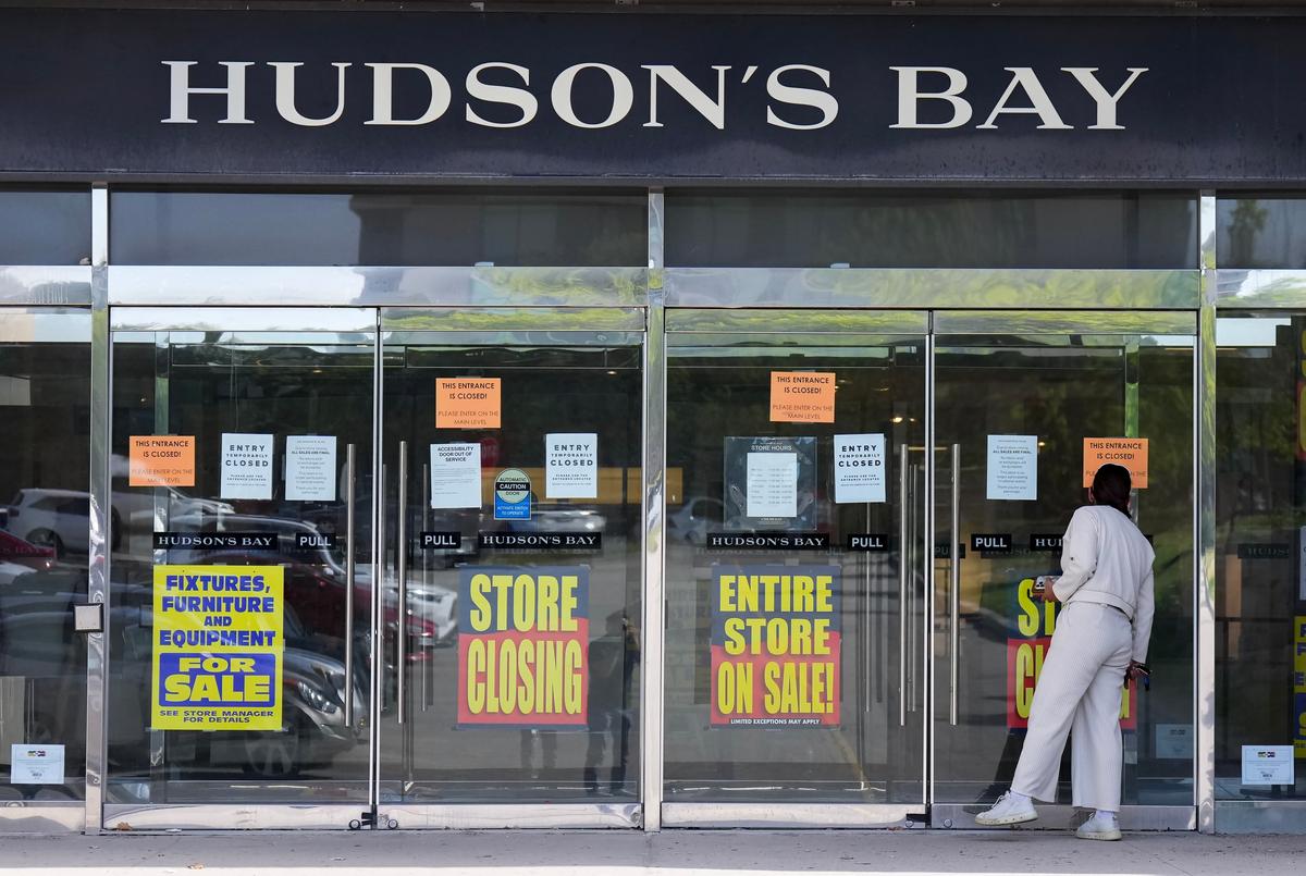 Hudson’s Bay Wants to Sell Leases to Billionaire to Appease Lender: Landlords