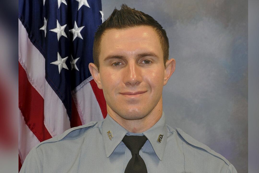 Kansas City Officer Dies After Being Struck by Fleeing Driver