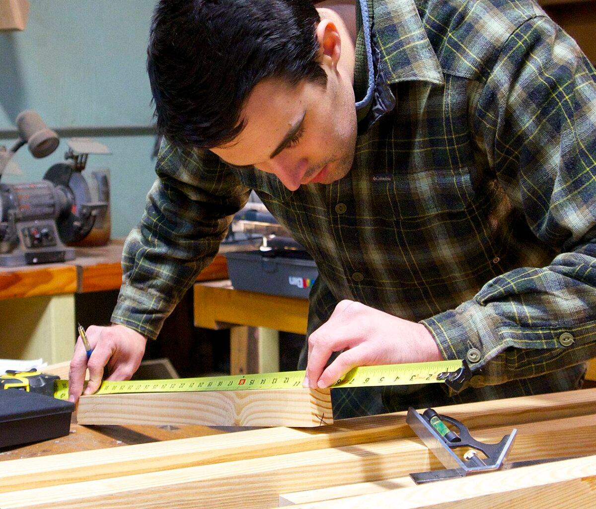 An American College of the Building Arts junior measuring for a custom stair. (<a style="font-size: 16px;" href="https://acba.edu/" target="_blank" rel="nofollow noopener">ACBA/</a><a href="https://en.wikipedia.org/wiki/American_College_of_the_Building_Arts#/media/File:American-College-of-the-Building-Arts-building.jpg" target="_blank" rel="nofollow noopener">CC BY-SA 4.0</a>)