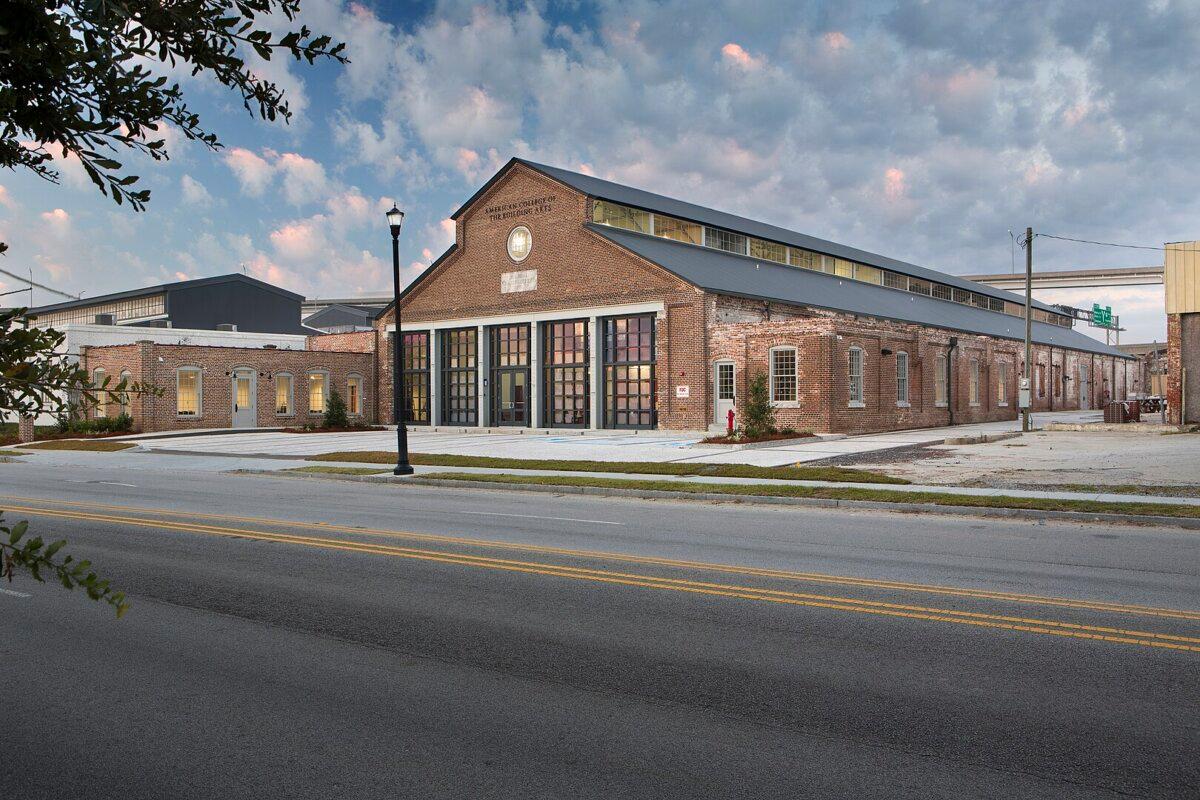 American College of the Building Arts main building. (<a href="https://jwkpec.com/about/" target="_blank" rel="nofollow noopener">Jason W. Kaumeyer-JWKPEC, LLC</a> / <a href="https://en.wikipedia.org/wiki/American_College_of_the_Building_Arts#/media/File:American-College-of-the-Building-Arts-building.jpg" target="_blank" rel="nofollow noopener">CC BY-SA 4.0</a>)