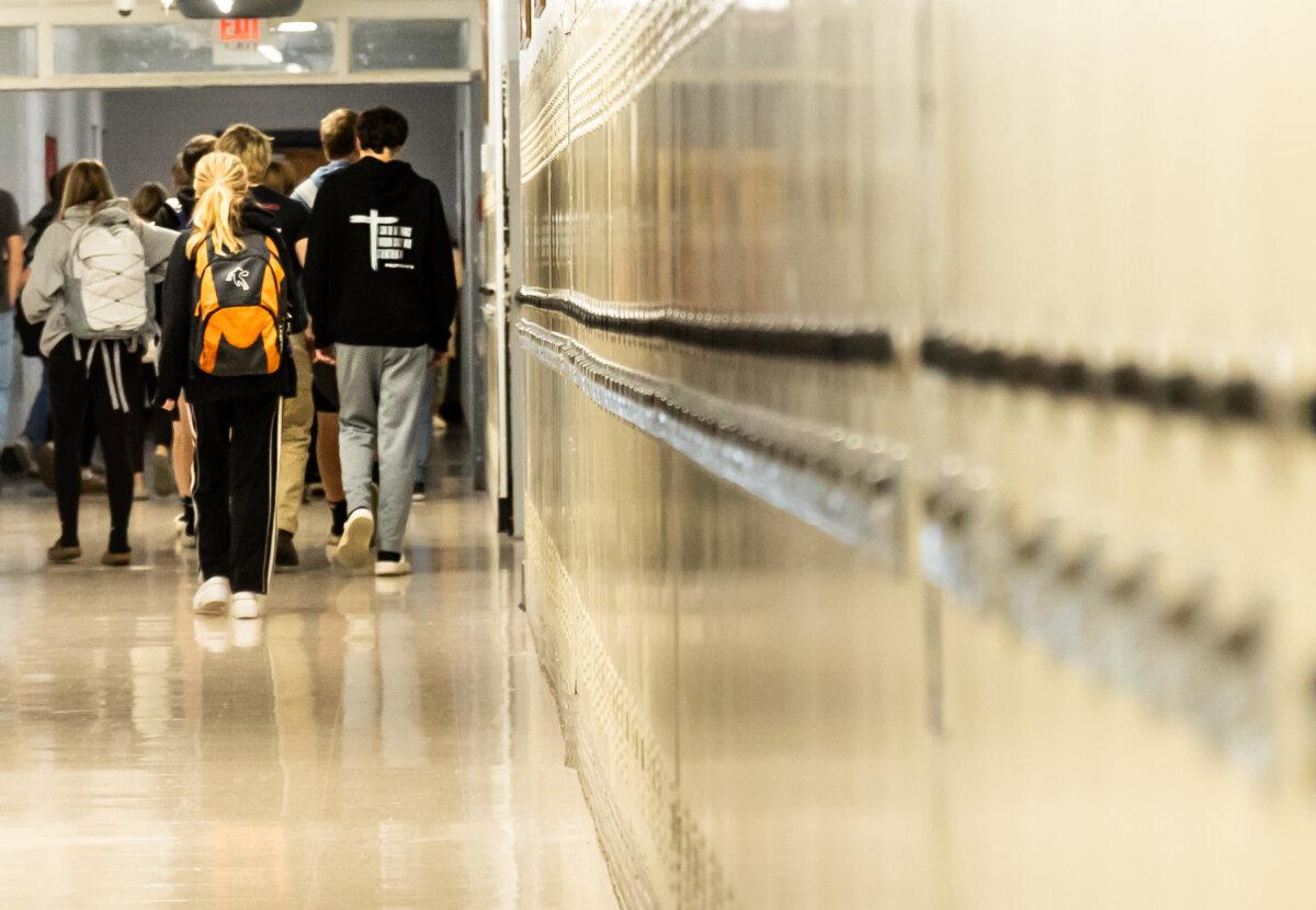 Students walk to class at Petersburg High School in Petersburg, W.Va., on Aug. 27, 2025. (John Fredricks/The Epoch Times)