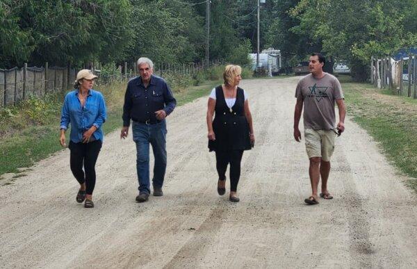 (L–R) UOF spokesperson Katie Pasitney, co-owners Dave Bilinski and Karen Espersen, and supporter Jeff Gaudry walk on the grounds of Universal Ostrich Farms in Edgewood, B.C., on Aug. 27, 2025.