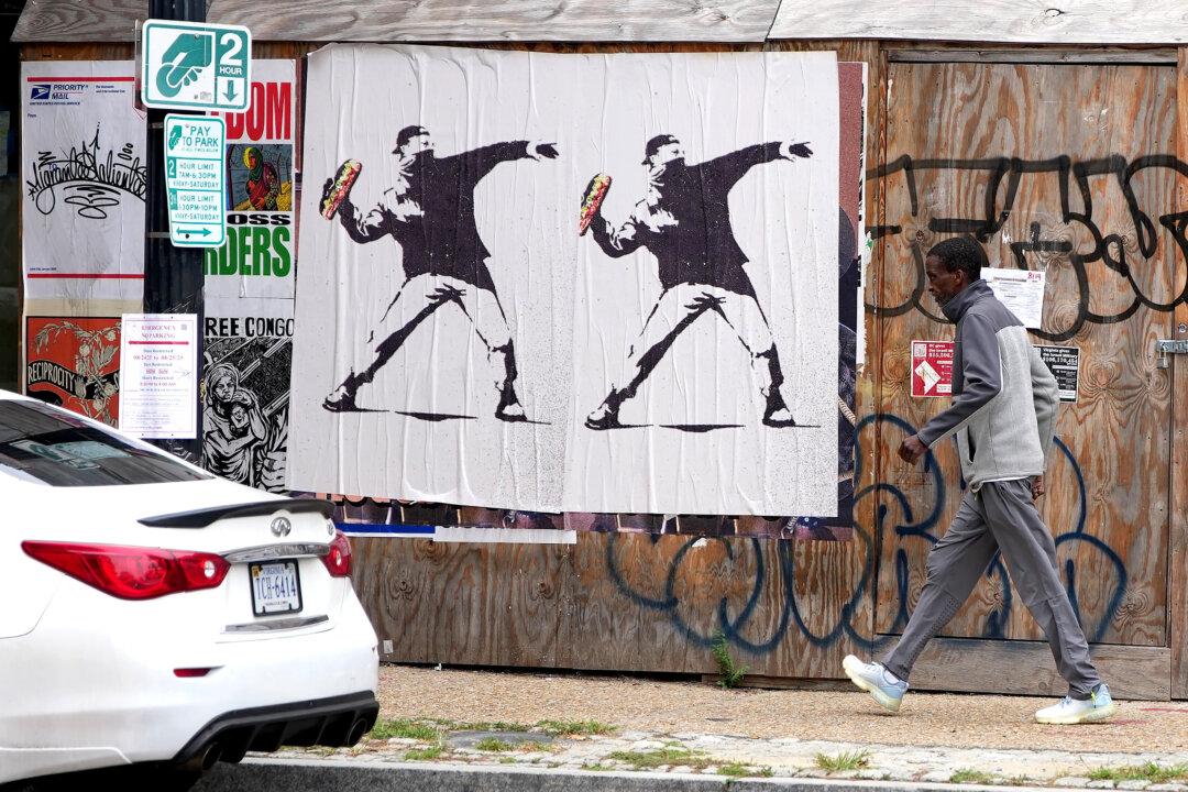 DC Prosecutors Downgrade Charge for Man Who Threw Sandwich at Federal Agent