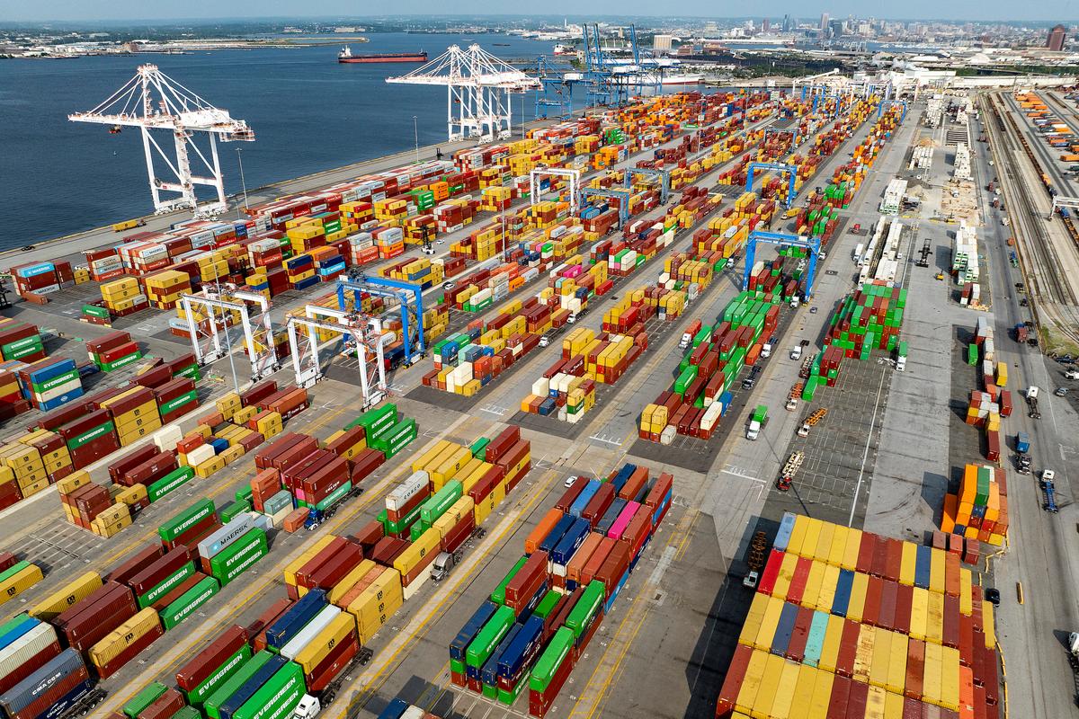 Trump Admin Asks Supreme Court to Quickly Hear Tariff Appeal, Reverse Ruling