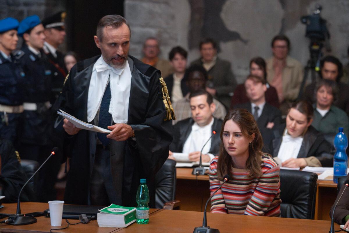 Defense attorney (Stefano Cassetti) states the case in court of Amanda Knox (Grace Van Patten), in “The Twisted Tale of Amanda Knox.” (Hulu/MovieStillsDB)