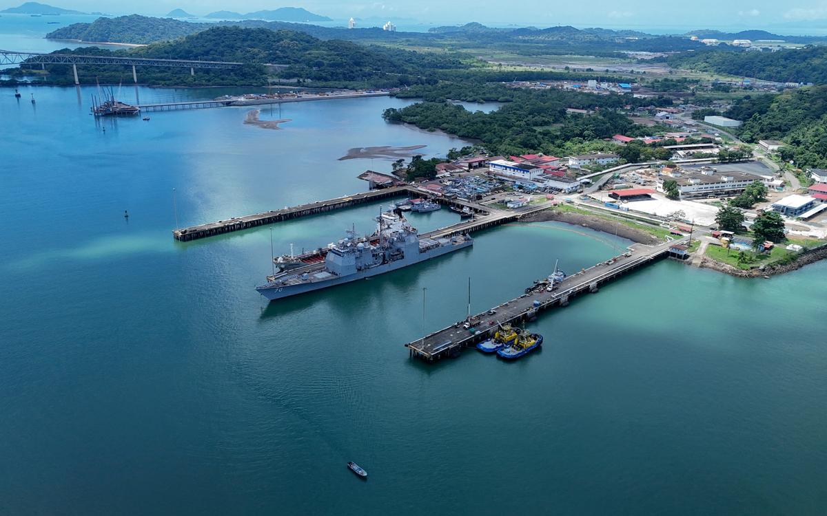 US Warships Pass Through Panama Canal Toward Southern Caribbean