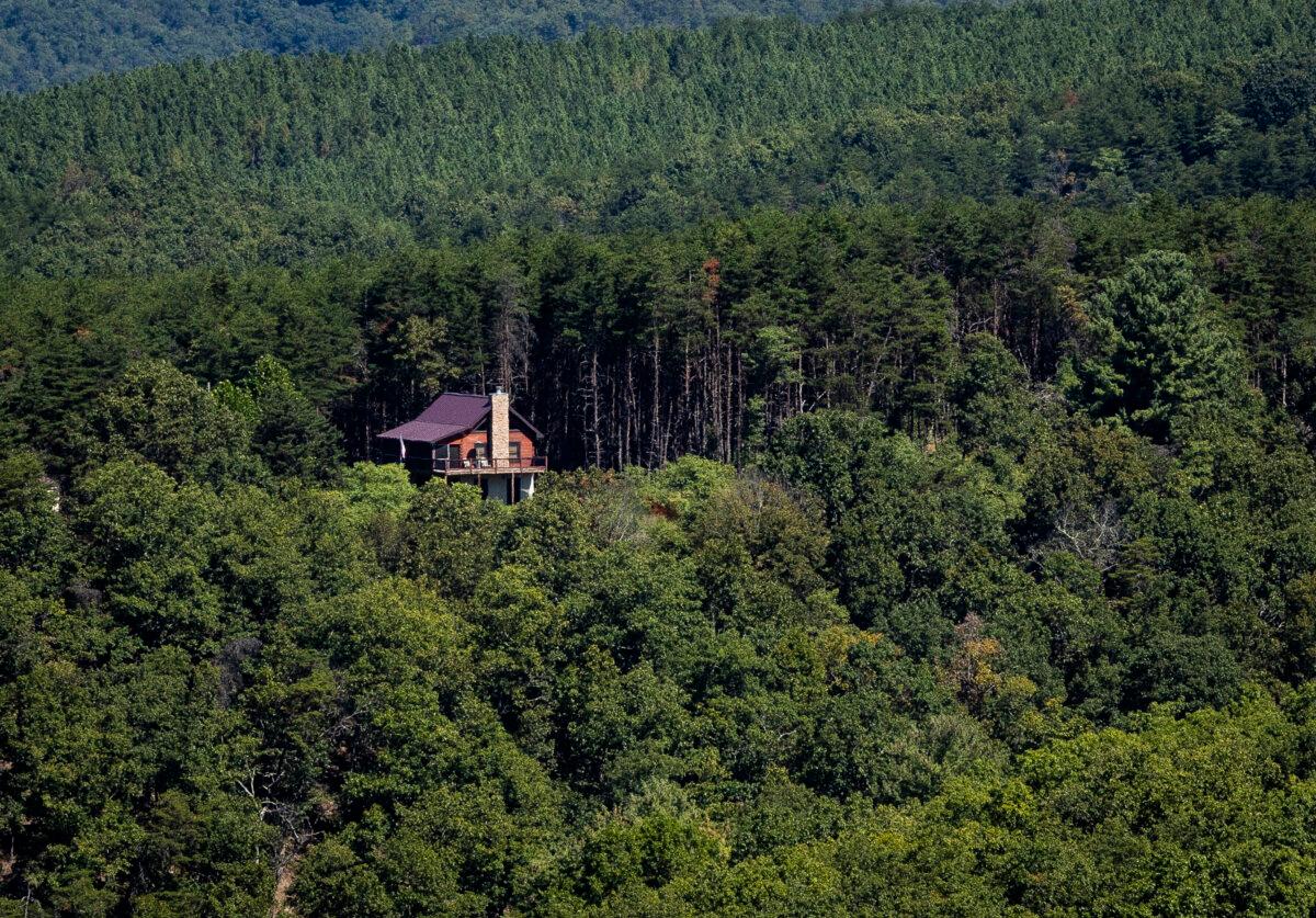 A cabin sits in the woods in rural West Virginia on Aug. 28, 2025. (John Fredricks/The Epoch Times)