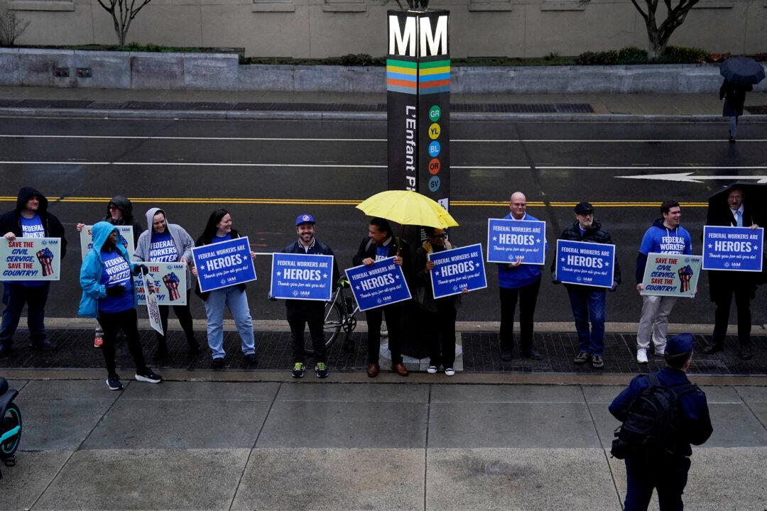 Appeals Court Allows Trump to End Union Bargaining for Some Federal Workers