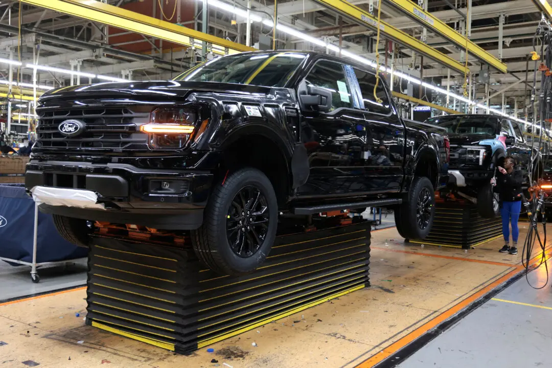 Trump Imposes 25 Percent Tariffs on Imports of Medium- and Heavy-Duty Trucks Starting Nov. 1