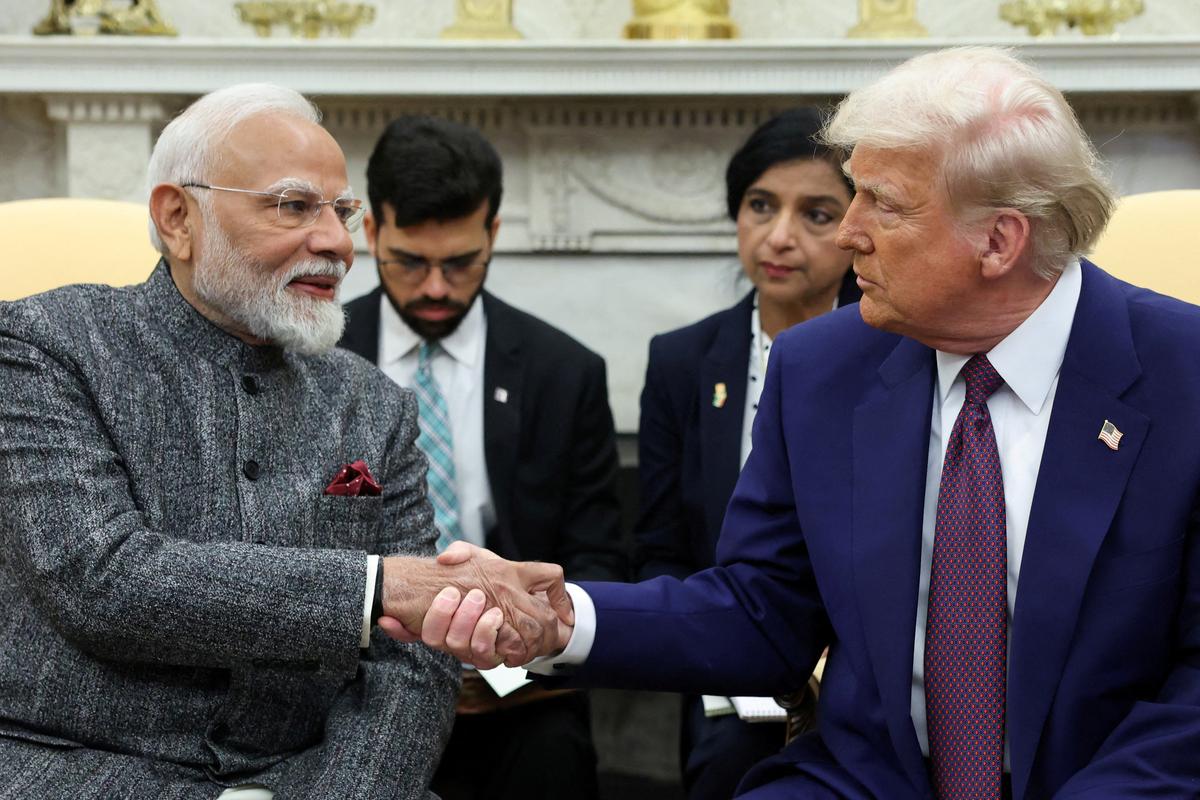 Trump Vows India’s ‘Massive Tariffs’ Will Remain Until Russian Oil Imports Stop