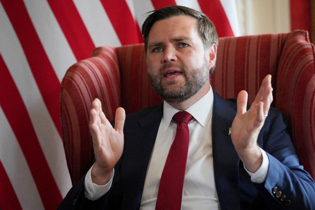 Vance Says Trump Admin Working to Facilitate Putin–Zelenskyy Talks