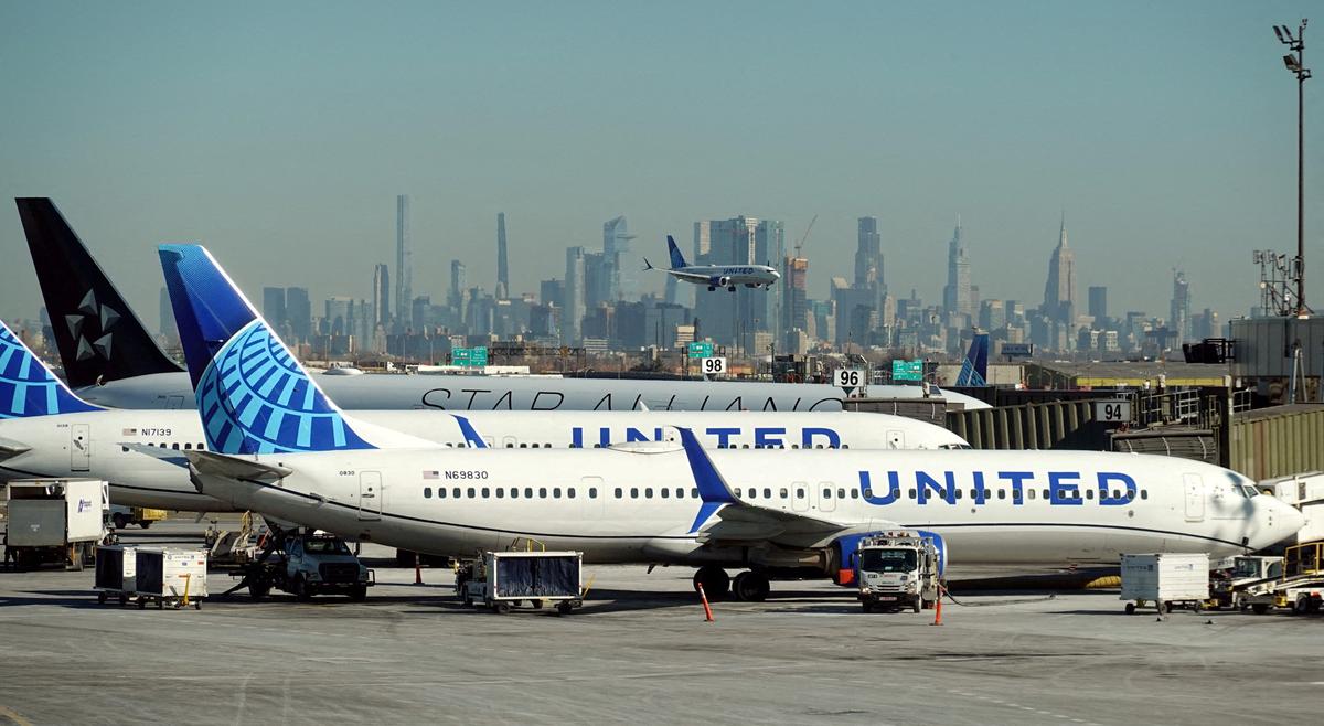 United Airlines to Hire 2,500 at Newark in ‘Turnaround’ From Operational Challenges