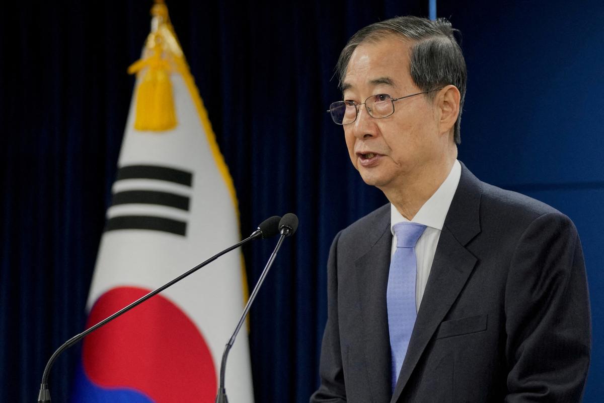 South Korea Special Prosecutors Seek to Detain Former PM Han Over Martial Law Crisis