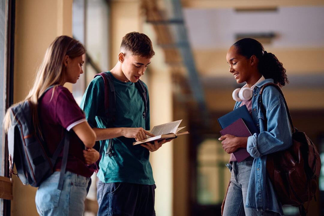 Michael Zwaagstra: Students Should Read Entire Books—Not Just Excerpts