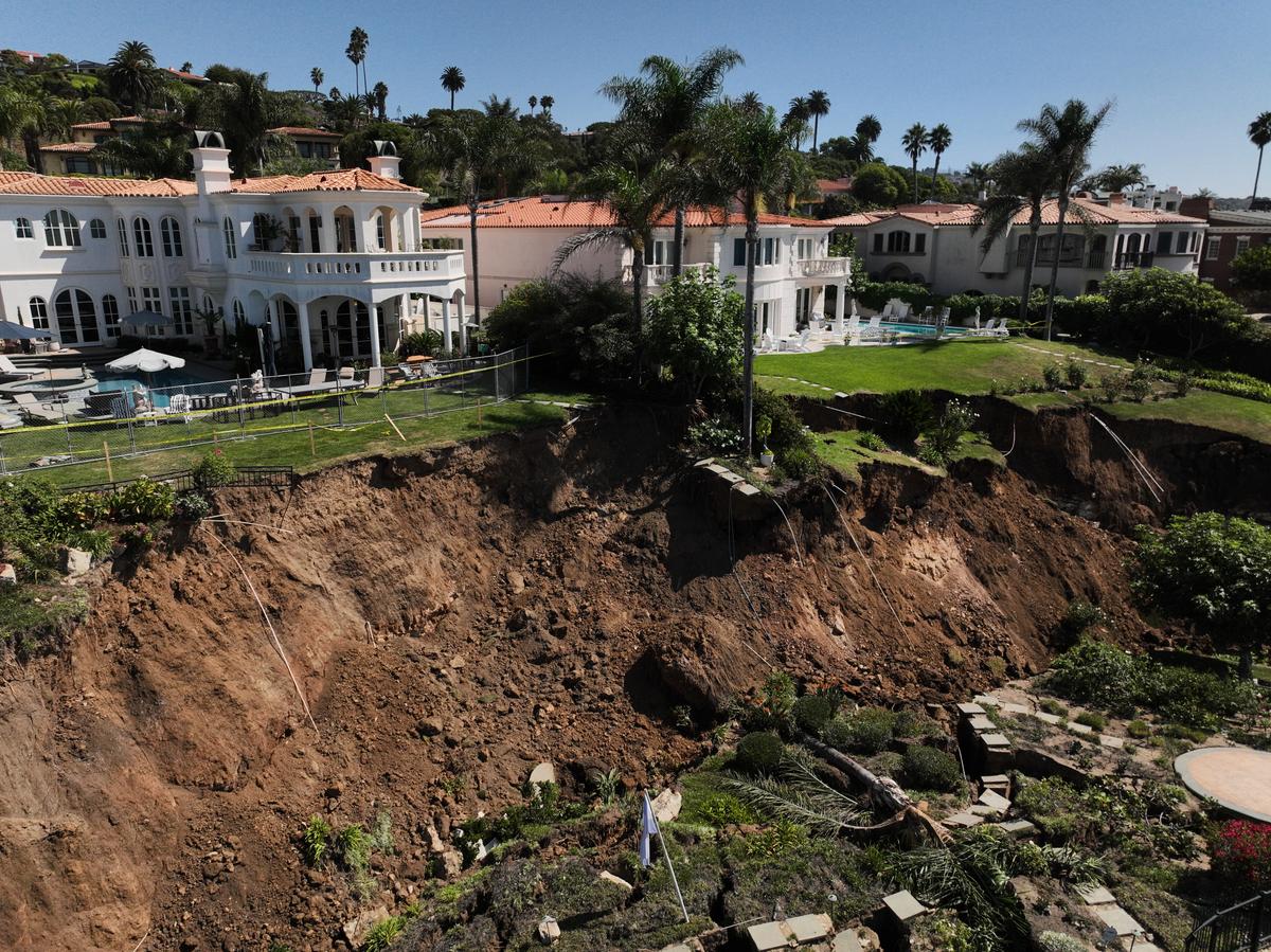 Land Shifting Behind Oceanfront Homes in New Area of Rancho Palos Verdes