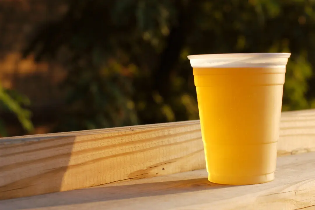 Environmental Nutrition: Alcohol in the Summer