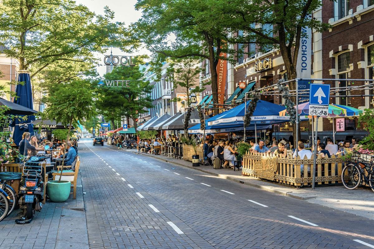 Witte de Whitstraat street is lined with art galleries, trendy bars, international restaurants, and boutique shops. (trabantos/Shutterstock)